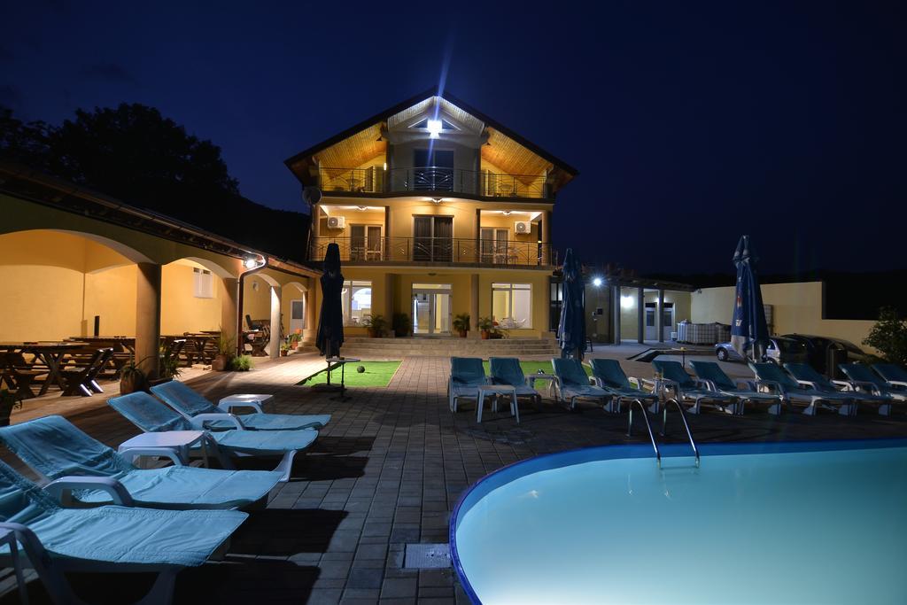 Hotel Casa Marina Ieşelniţa Exterior foto