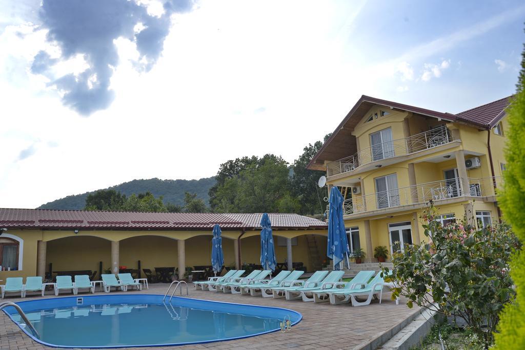 Hotel Casa Marina Ieşelniţa Exterior foto