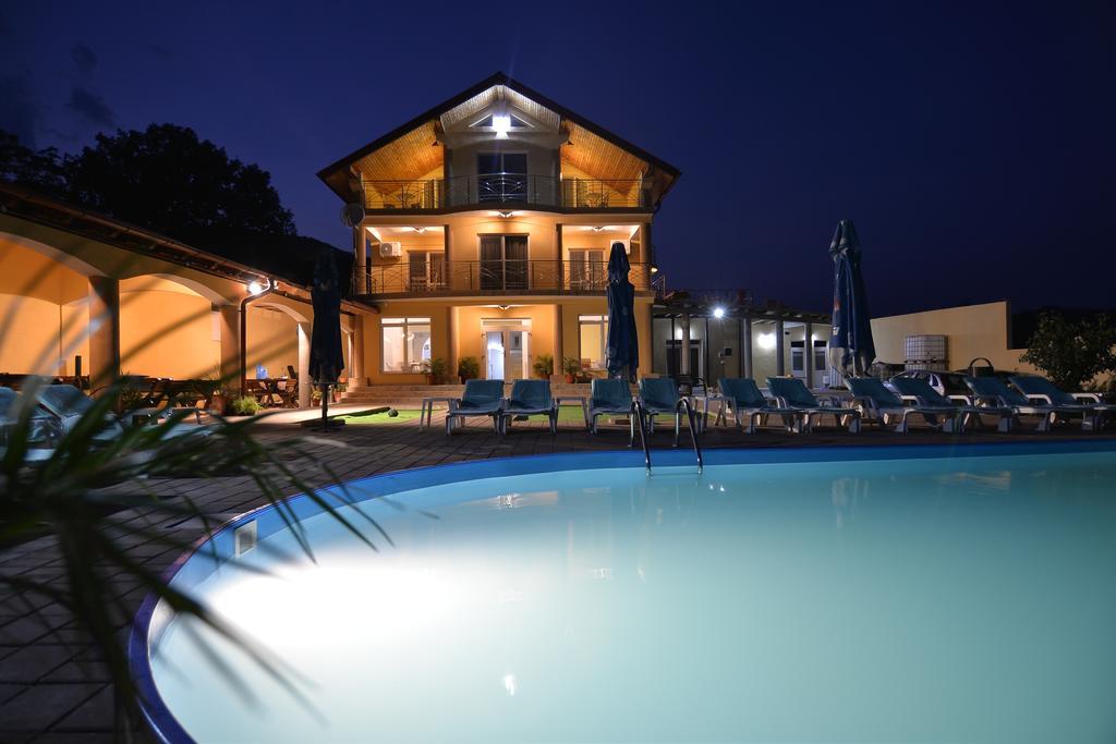 Hotel Casa Marina Ieşelniţa Exterior foto