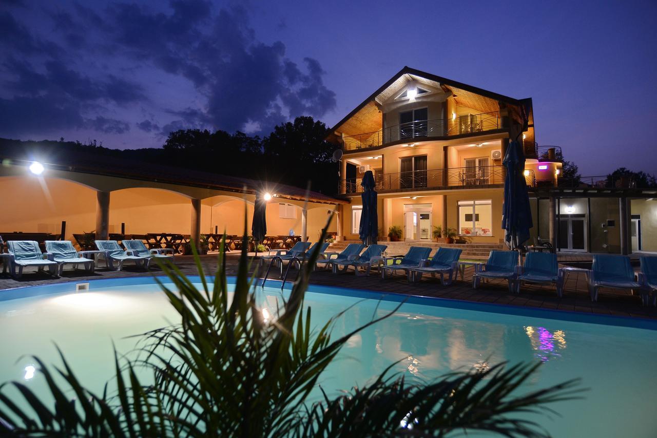 Hotel Casa Marina Ieşelniţa Exterior foto